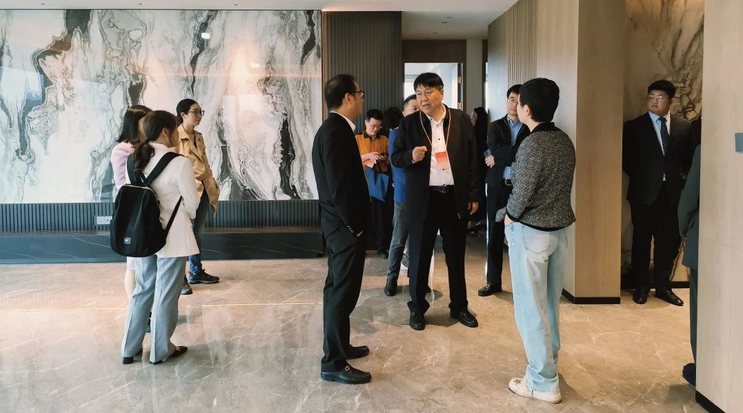 市十四届人大□□代表上城代表□□□团赴J9官方网站视察民营企业□□□发展